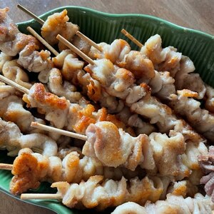 鶏皮の焼き鳥☆新玉ねぎを添えて